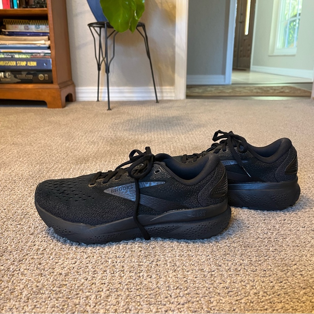 Women’s Brooks Ghost 16 (size 8)